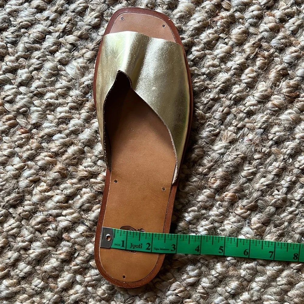 Sevilla Smith The Krysia sandal in Gold - Picture 7 of 8